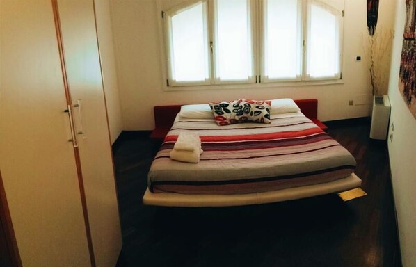 Schallisolierte Zimmer, Zustellbetten, kostenloses WLAN, Bettwäsche