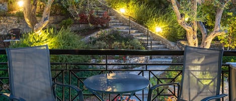 Standard Triple Room, Balcony, Courtyard View (9) | Balcony