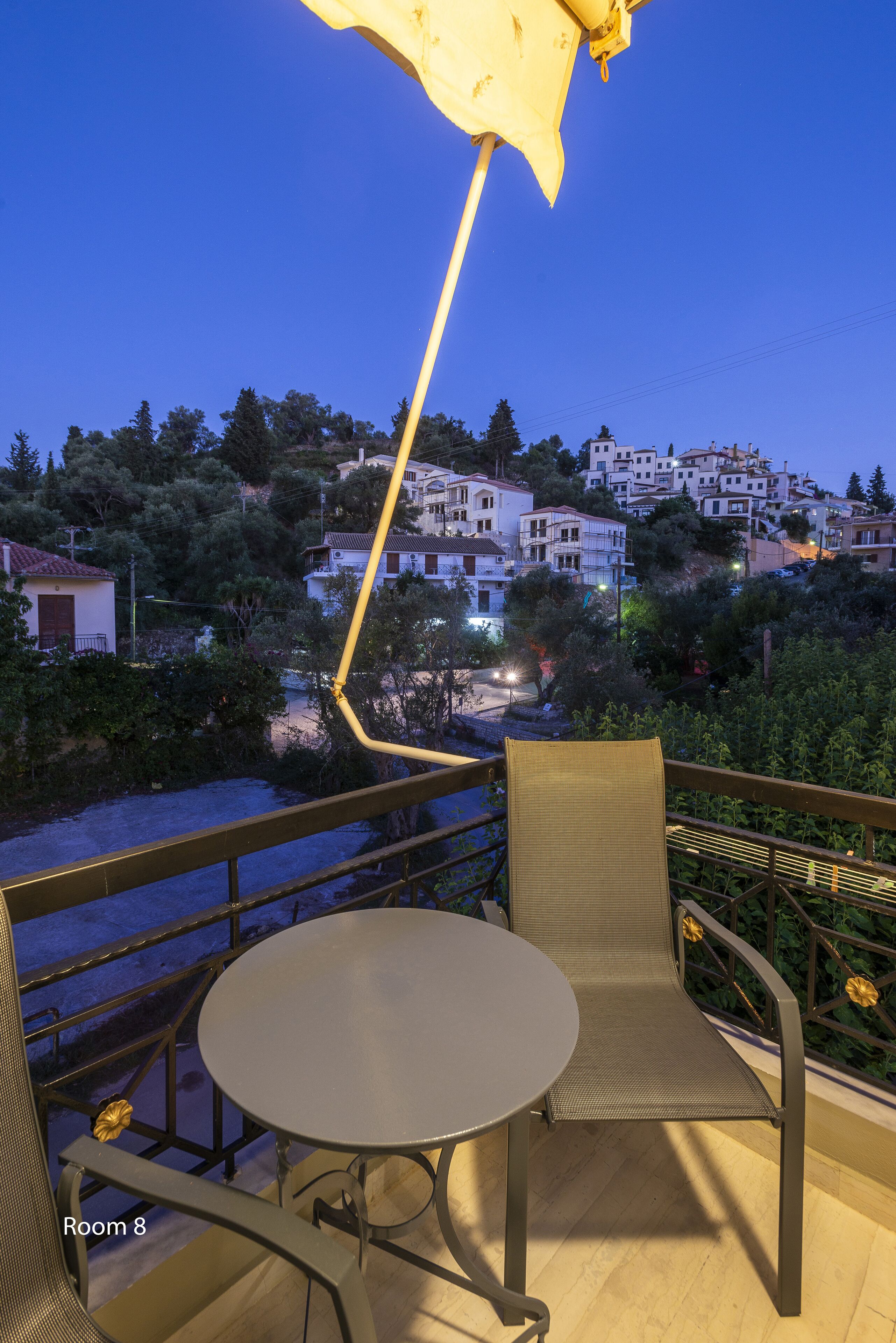 Standaard driepersoonskamer, balkon, uitzicht op heuvels (8) | Balkon