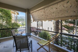 Small Double Room, 1 Queen Bed, Balcony, Hill View (1) | 발코니