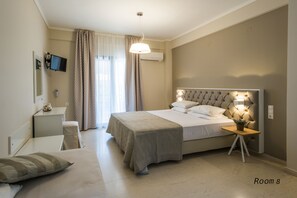 In-room safe, blackout curtains, soundproofing, iron/ironing board - Hotel Oriana - Adults Only (Igoumenitsa)