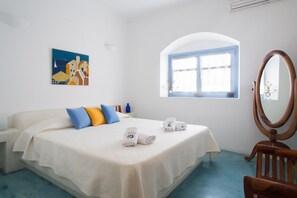 Villa, 3 Bedrooms, Private Pool, Pool View (Elia) | Egyptian cotton sheets, premium bedding, in-room safe - Theros Houses (Santorini)