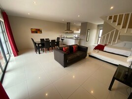 家庭独立别墅 | 防过敏的被褥、特色装修、特色家居、办公桌