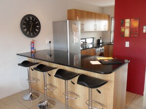 Fridge, microwave, coffee/tea maker, electric kettle - Haus Holzapfel (Beaufort West)