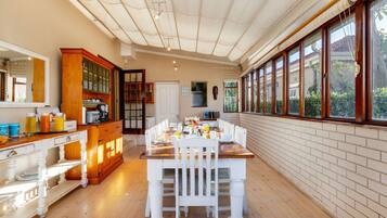 Classic Cottage | Dining