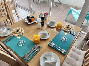 Daily full breakfast for a fee - Baywatch Villa Guest House and Self Catering Accommodation (Paternoster)