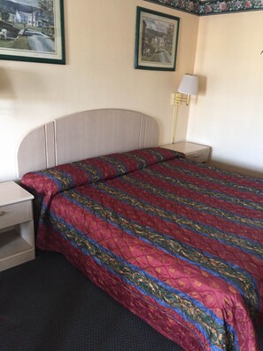 Room, 1 King Bed | Desk, cribs (surcharge), rollaway beds (surcharge) - Executive Inn Mercedes (Mercedes)