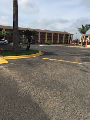 Property grounds - Executive Inn Mercedes (Mercedes)