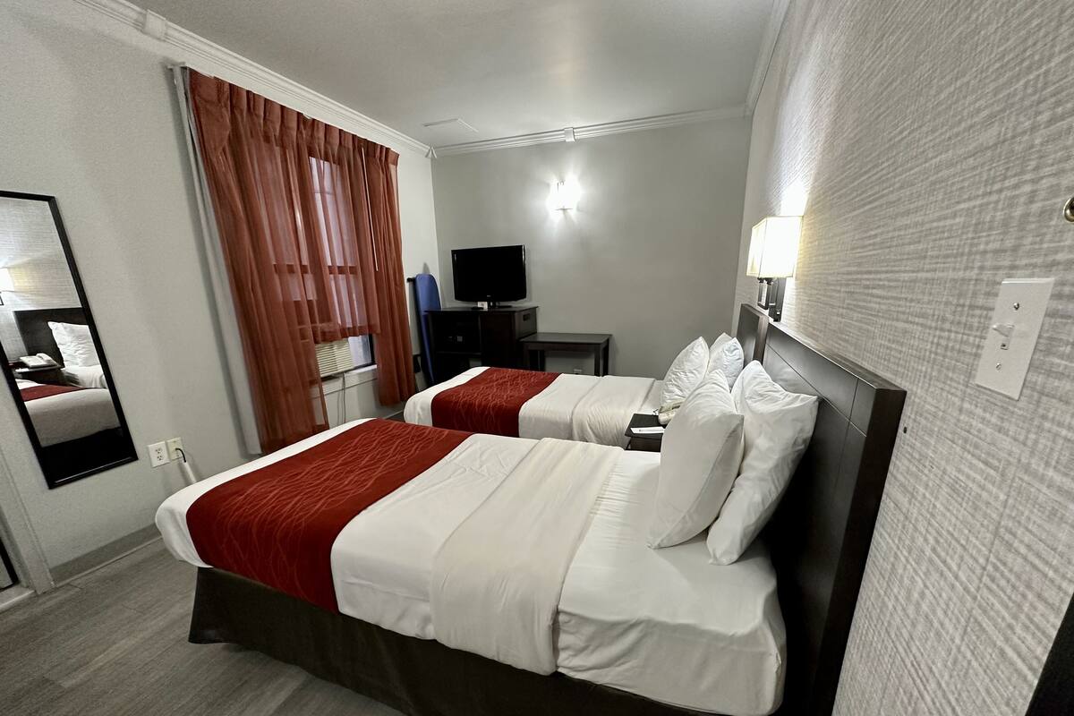 Chambre Standard, 2 lits une place, non-fumeurs | Coffres-forts dans les chambres, bureau, rideaux occultants