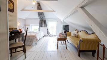 Decoración personalizada, muebles diferentes y escritorio