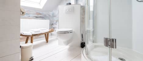 Standard Double Room | Bathroom | Free toiletries, hair dryer, towels