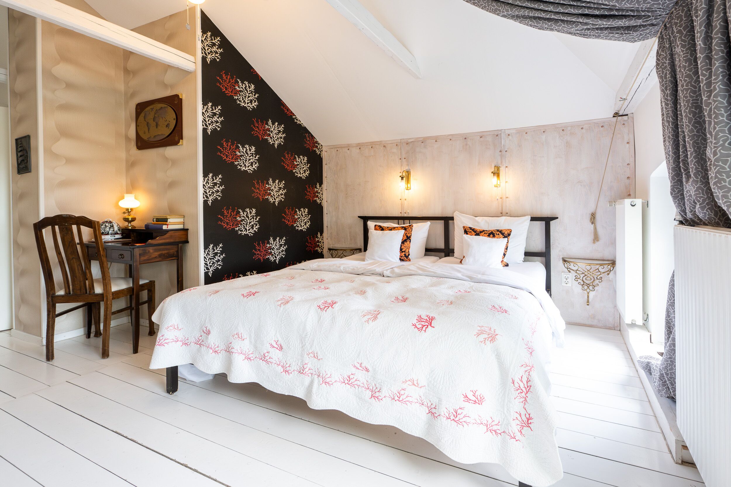 standard double room | individually decorated, individually furnished, desk, blackout curtains