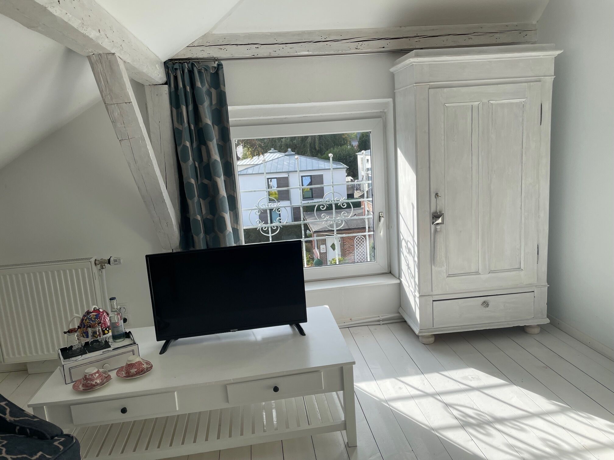 twin room | individually decorated, individually furnished, desk, blackout curtains