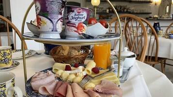 Tägliches Frühstücksbuffet gegen Gebühr
