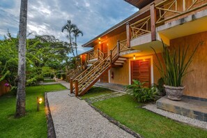 Free WiFi, bed sheets - Pousada Montemar (Ilhabela)