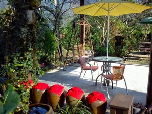 Outdoor dining - Zhen Shan Zhuang B&B (Yuanshan)