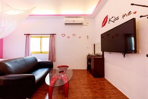 Standard Double Room | Living area | LCD TV - Kstar 888 Bed and Breakfast (Hengchun)