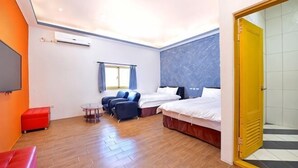 A hotel room with a bed, a desk, a chair, a TV, and a window. - Kstar 888 Bed and Breakfast (Hengchun)