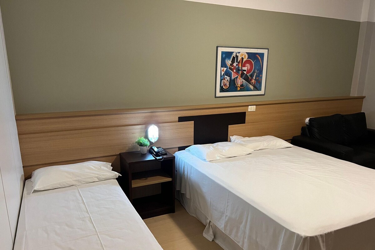 Minibar, safe på rommet, lydisolert og wi-fi (inkludert)