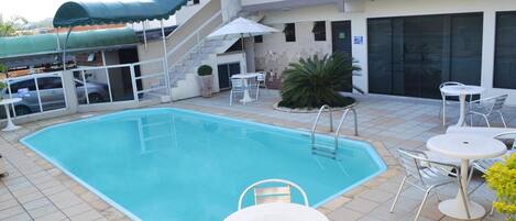 Piscine extérieure (ouverte en saison)