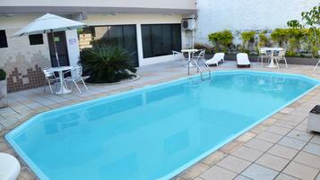 Piscina a l'aire lliure de temporada