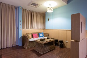 غرفة عائلية (Standard) | تجهيزات عازلة للصوت وواي فاي مجانًا وملاءات أسرّة