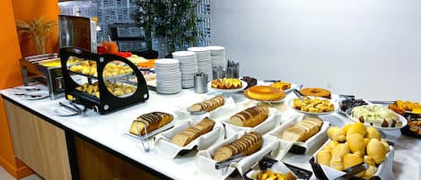 Free daily buffet breakfast