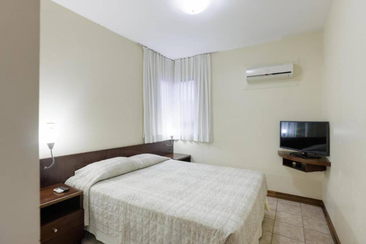 Superior suite, 1 tweepersoonsbed met slaapbank | Een minibar, een kluis op de kamer, een bureau, een laptopwerkplek