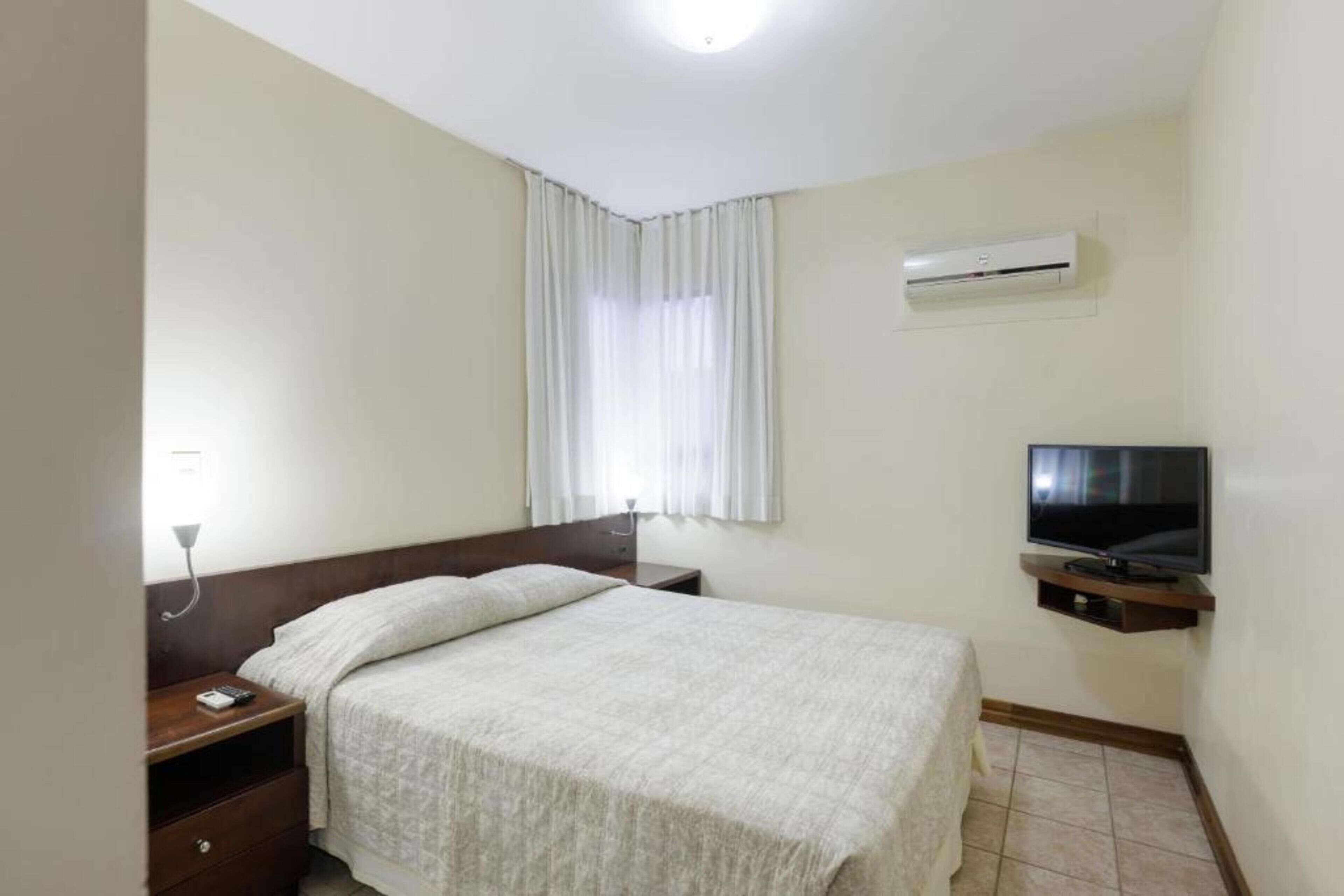 Minibar, caja fuerte, escritorio y espacio para trabajar con un portátil