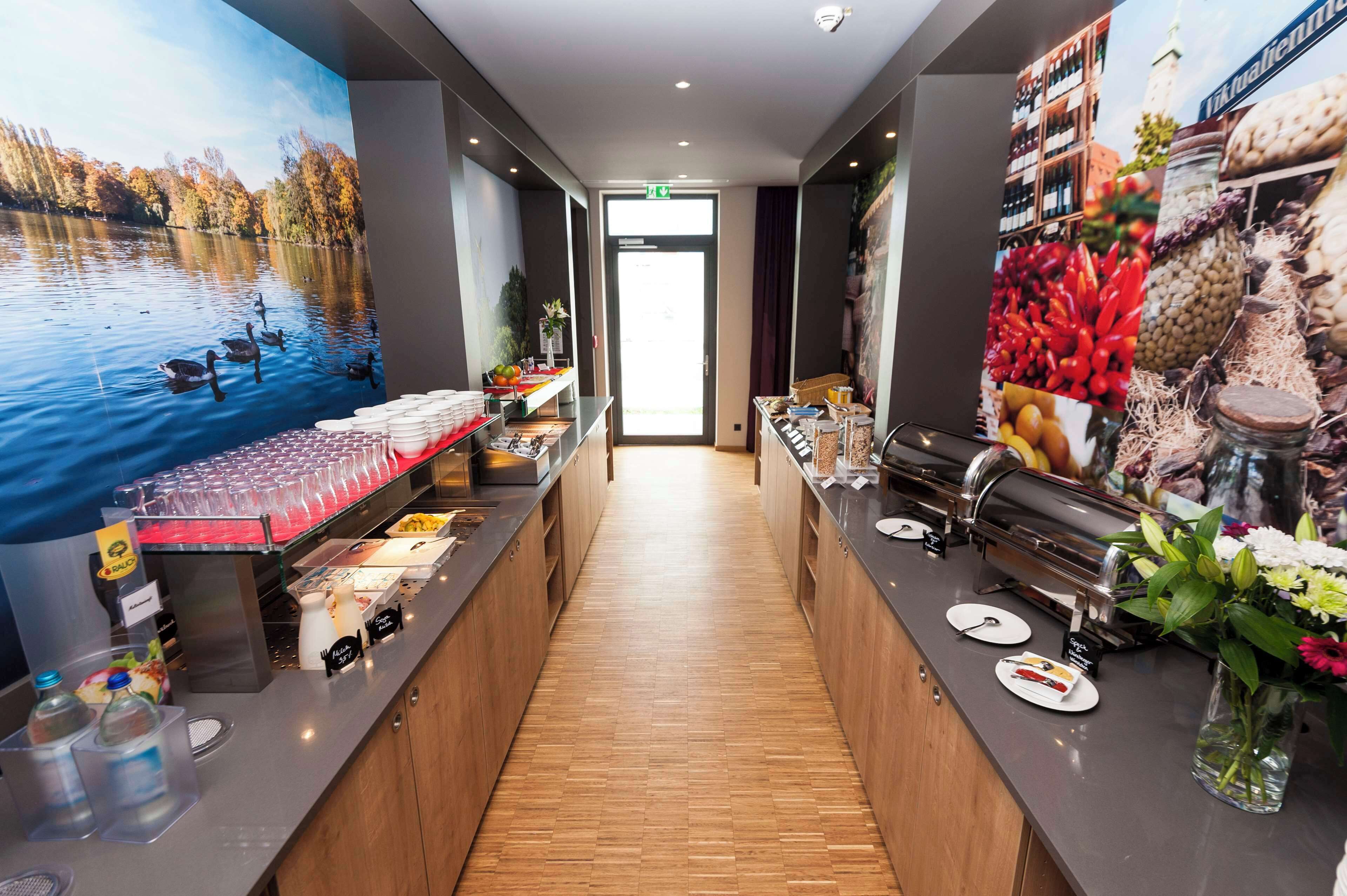 Desayuno completo gratuito y diario