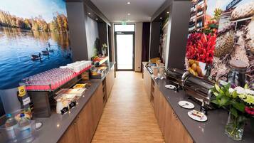 Tägliches inbegriffenes großes Frühstück