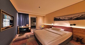 Business Room, 1 Queen Bed | In-room safe, laptop workspace, soundproofing, iron/ironing board - Best Western Hotel The K Munich Unterfoehring (Unterfoehring)