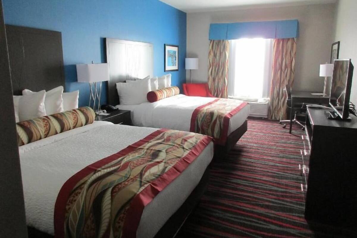 1 bedroom, premium bedding, pillow-top beds, in-room safe