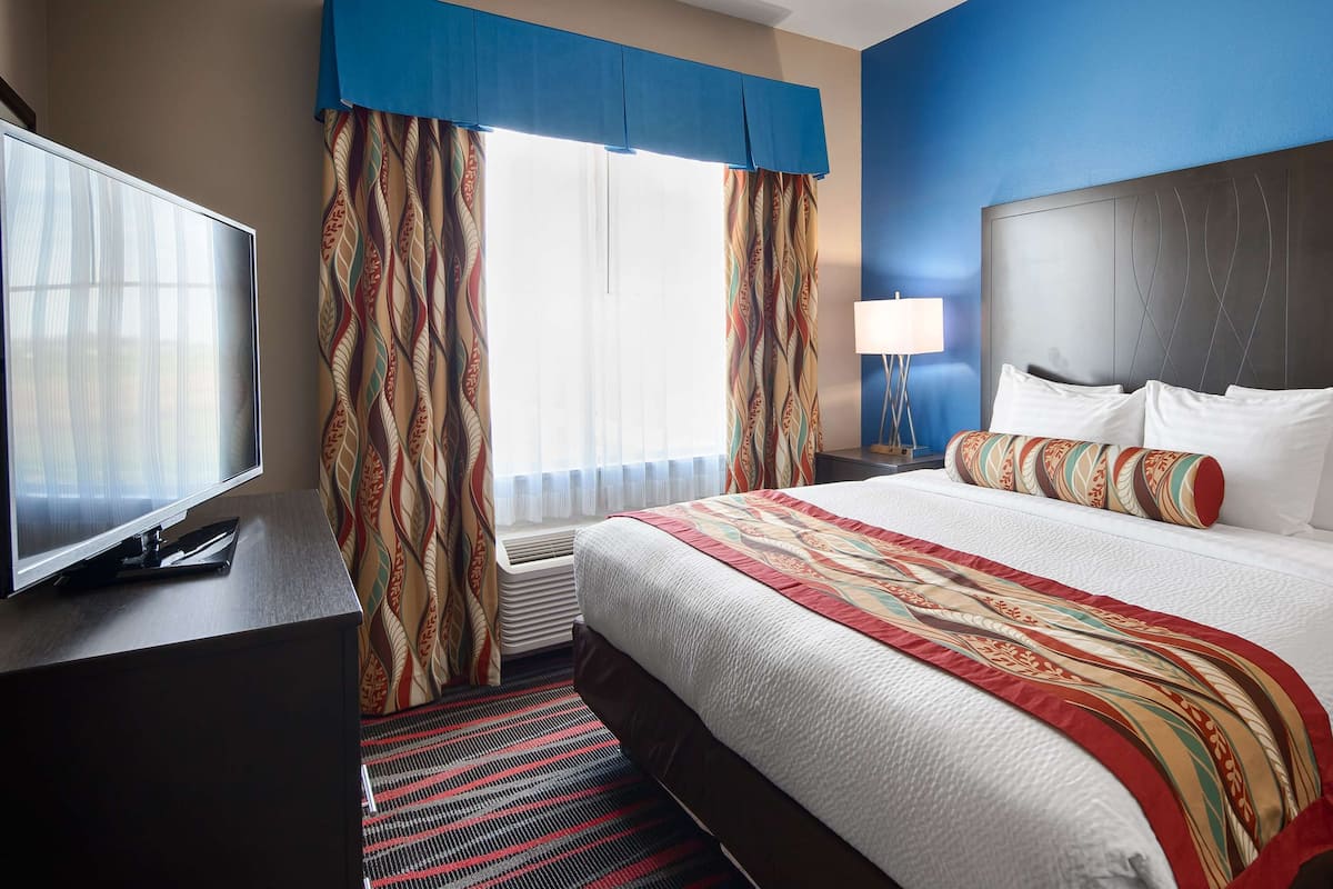 1 bedroom, premium bedding, pillowtop beds, in-room safe