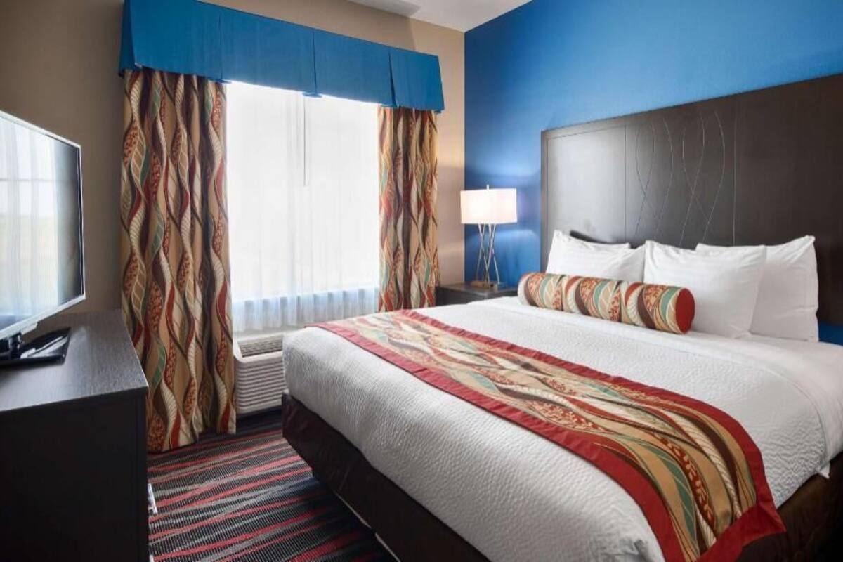 1 bedroom, premium bedding, pillow-top beds, in-room safe