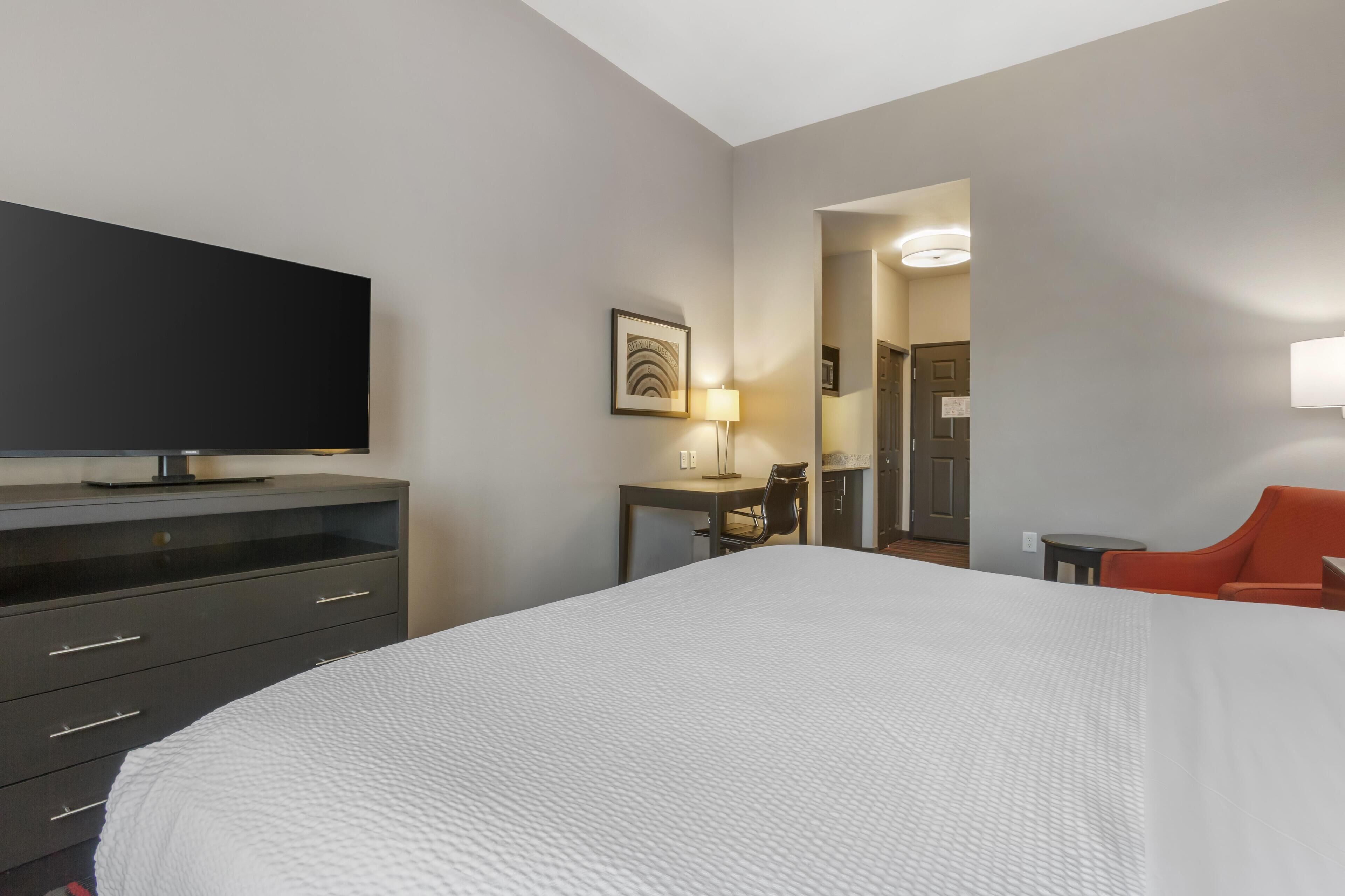 Standard Room, 1 King Bed, Non Smoking, Refrigerator & Microwave | 1 bedroom, premium bedding, pillowtop beds, in-room safe