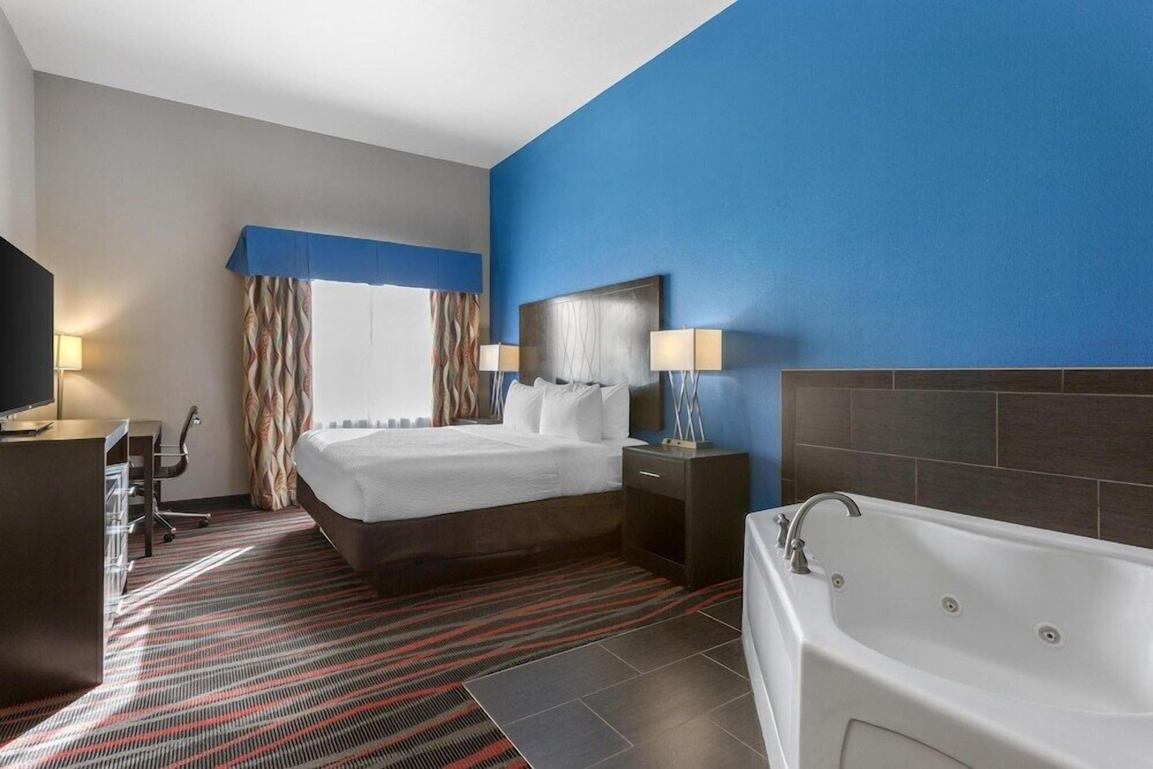 1 bedroom, premium bedding, pillow-top beds, in-room safe