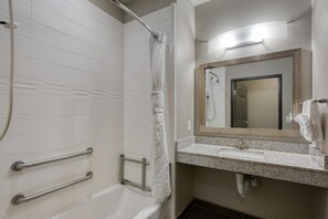 Suite, 2 Queen Beds, Accessible, Bathtub (with Sofabed) | Bathroom