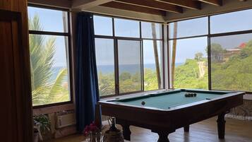 Luxury Apartment, 2 Bedrooms, Sea View, Sea Facing | Living area