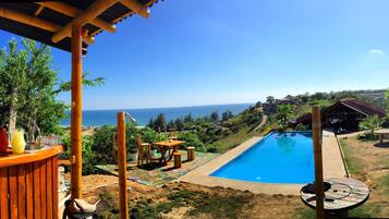 2 outdoor pools