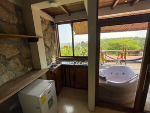 Deluxe Room | In-room dining - Punta Hills Montanita (Manglaralto)