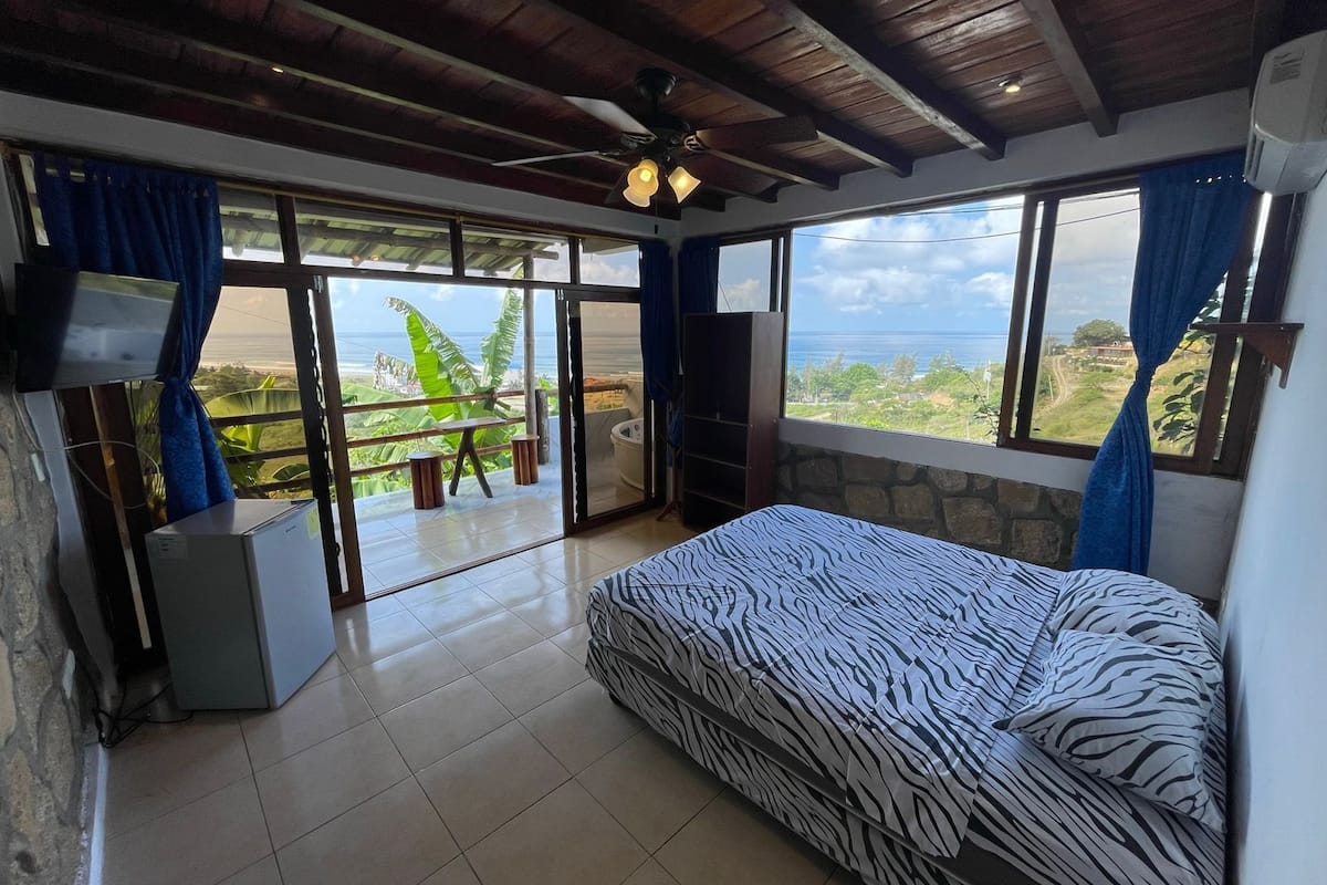 Deluxe Room, Ensuite, Ocean View | 1 bedroom, premium bedding, free WiFi, bed sheets