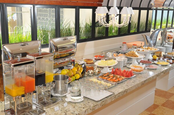 Free daily buffet breakfast 