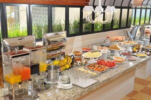 Free daily buffet breakfast