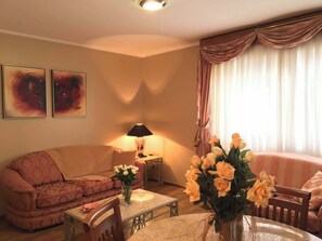 Studiosuite – superior | Minibar, safe på rommet, individuelt dekorert og skrivebord