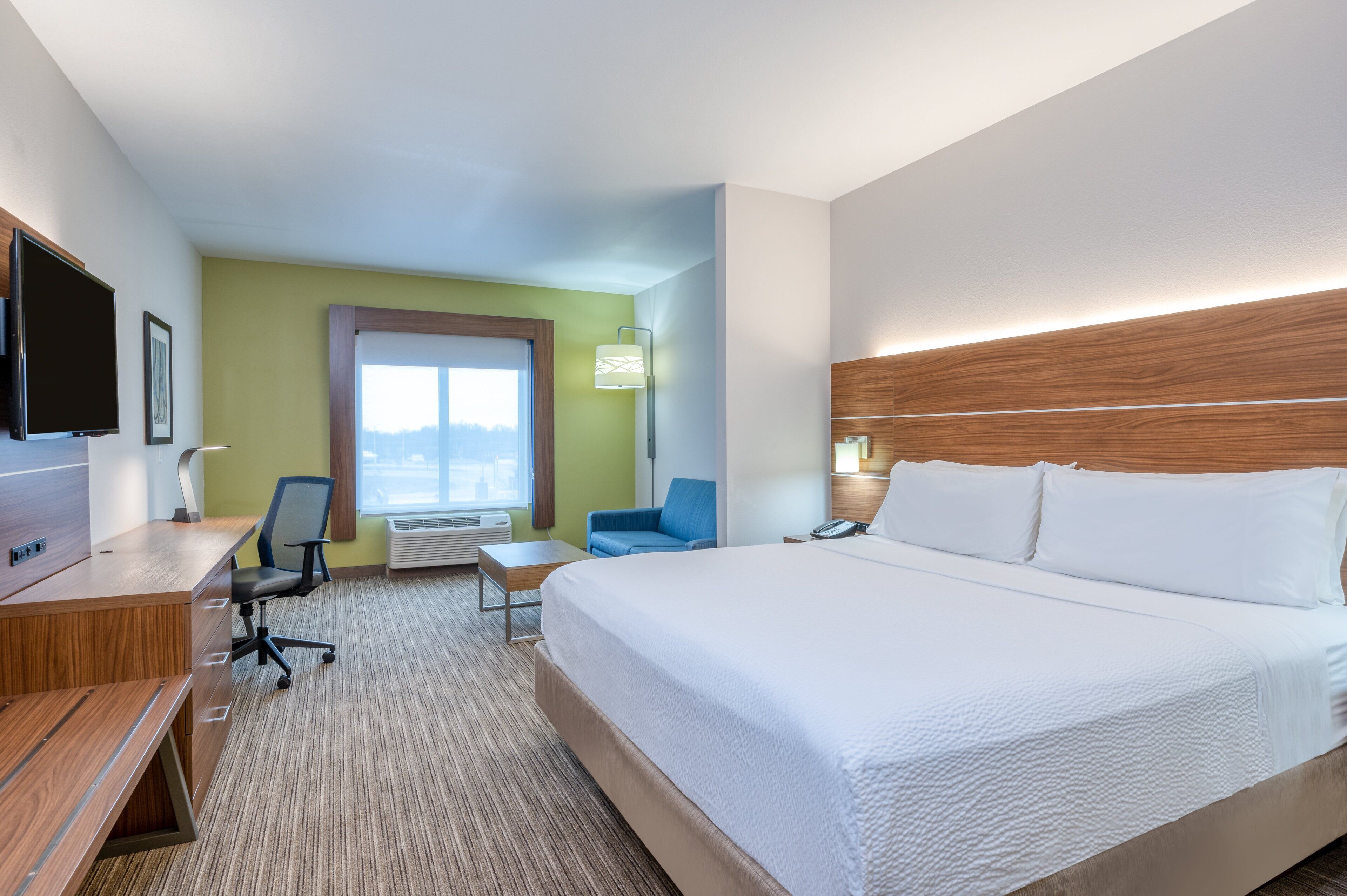 suite, 1 king bed | 1 bedroom, in-room safe, desk, laptop workspace