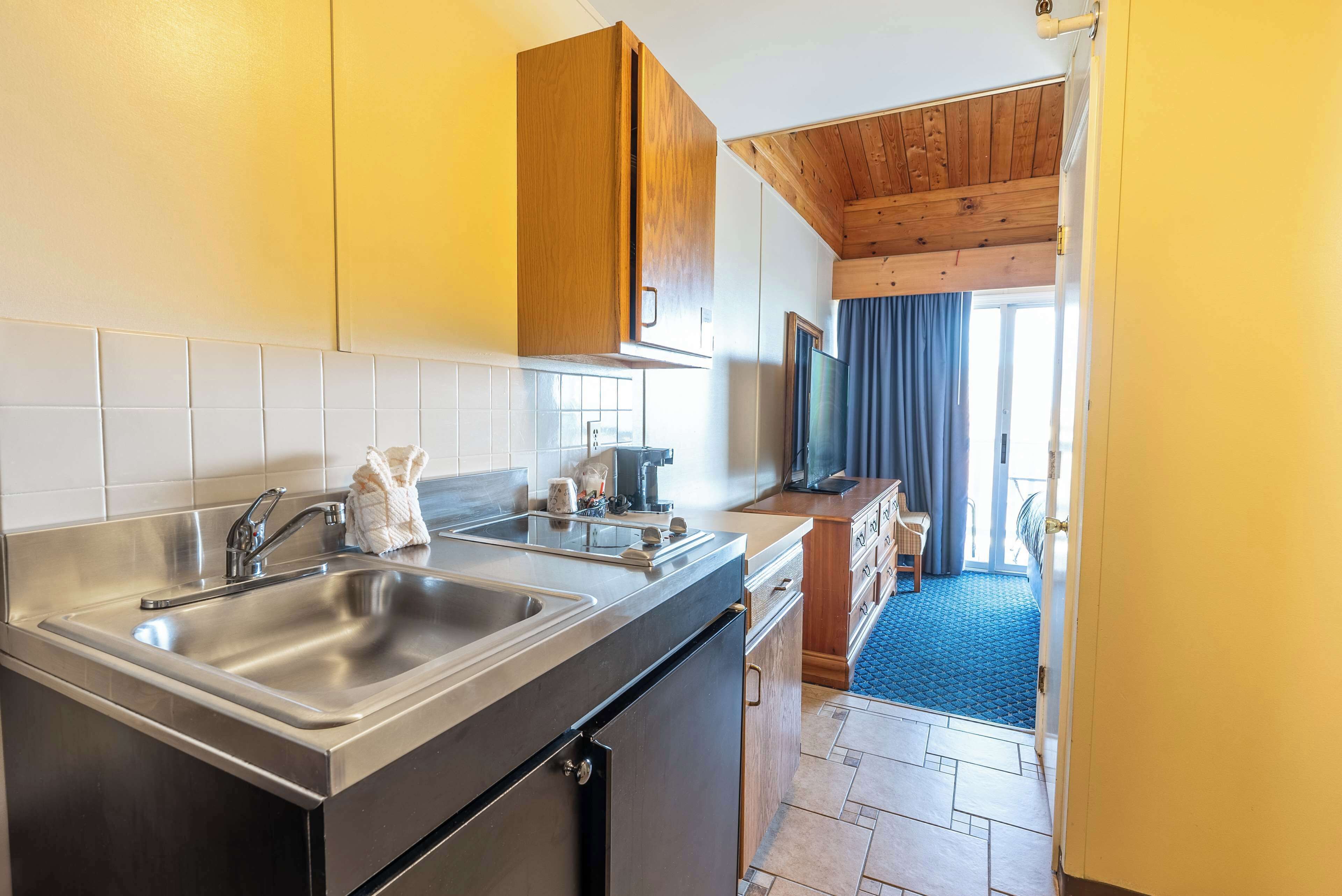 deluxe room, 2 queen beds, partial ocean view (partial ocean view two queens 3rd fl) | private kitchenette | fridge, stovetop, coffee/tea maker, cookware/dishes/utensils