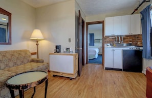 Standard Room, 2 Double Beds, Beachside (Beachside Two Doubles with Sofabed) | Private kitchenette