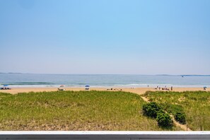 Terrace/patio - Waves Oceanfront Resort (Old Orchard Beach)