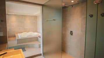 Suite estudio exclusiva, vista al jardín | Servicios de la habitación